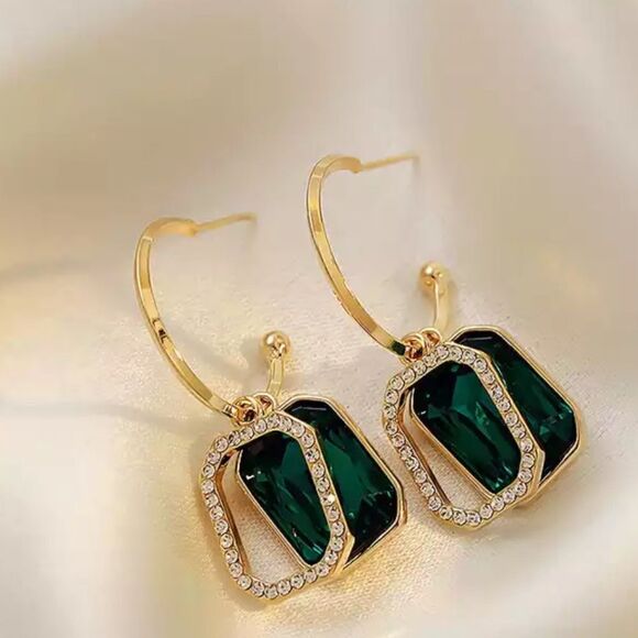 The Envy earring in gold - Picture 3 of 7